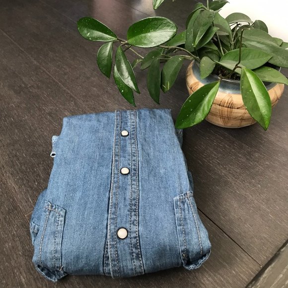 Suzy Shier | Lightweight Jean-Style Blouse - Picture 2 of 7